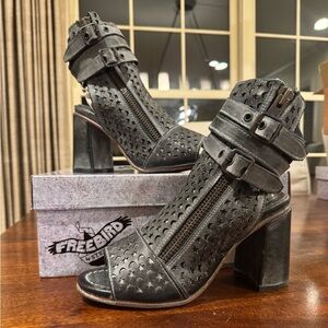 Freebird Women's Black Cutout Leather Teresa Block Heel Sandals - Size 10